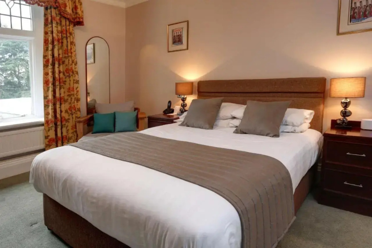 Oaklands Hotel