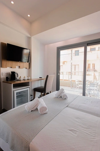 Standard Twin room with city view