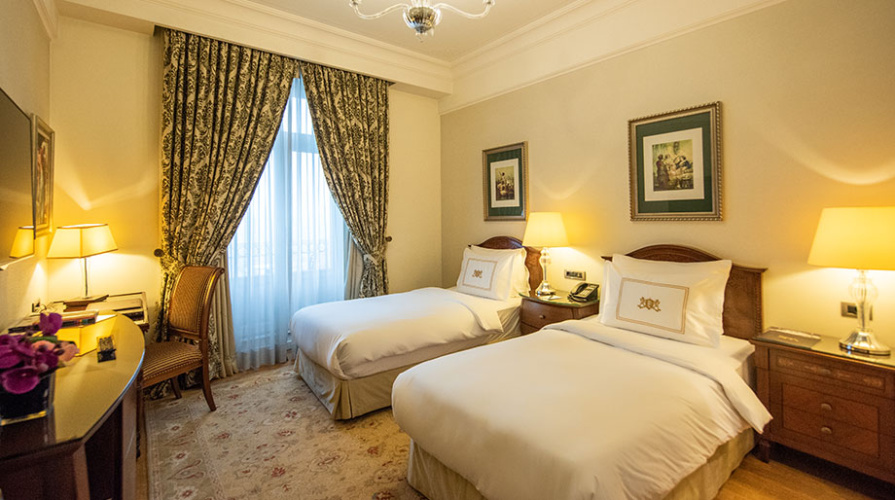 Deluxe Golden Horn Twin room