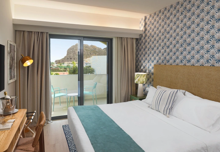 Deluxe Twin room with pool view