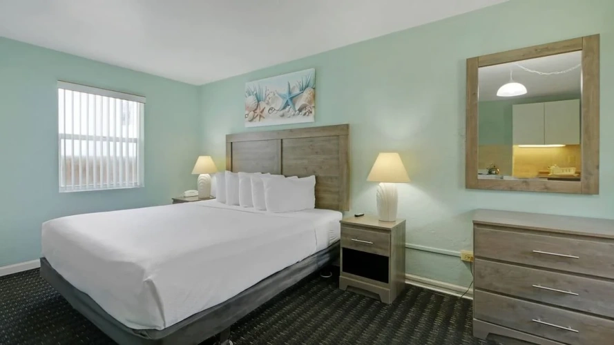 Junior Efficiency Double room with courtyard view