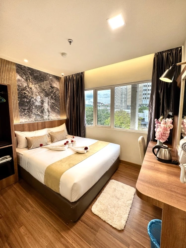 Deluxe Double room with city view