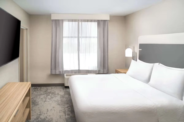 Hearing Accessible Double Suite