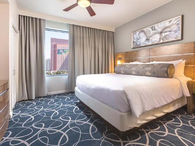 1 Bedroom Deluxe Visual Assist Double Suite
