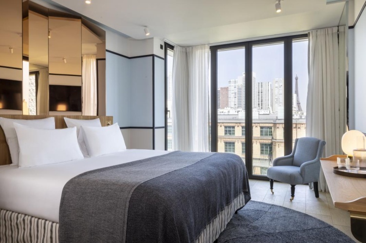 Eiffel Tower view - Blue Double room