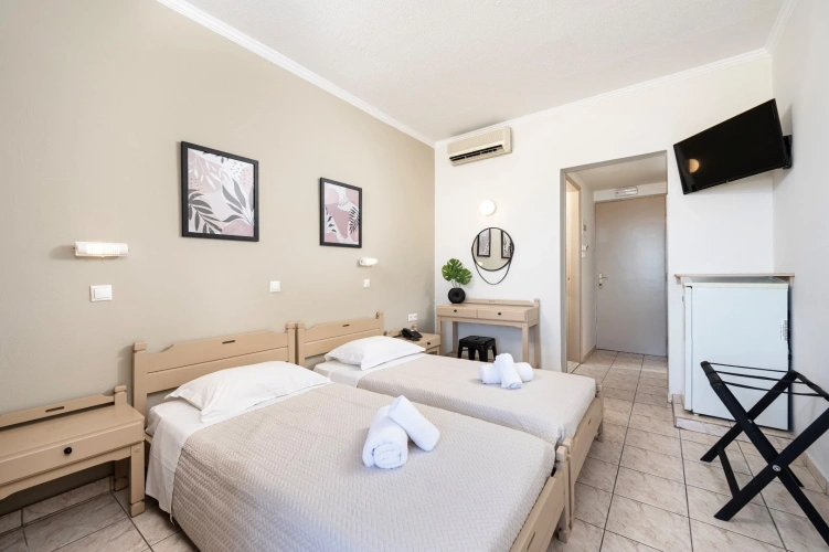 Twin room with pool view