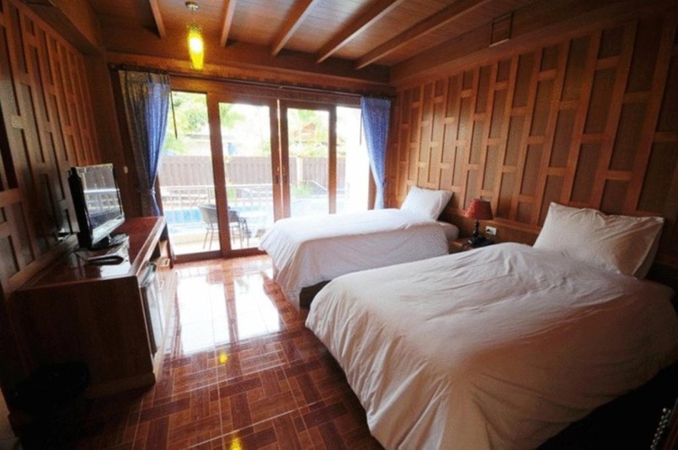 Deluxe Pool Access Twin room