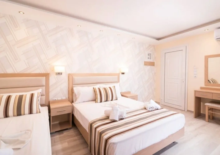 Triple room with partial sea view