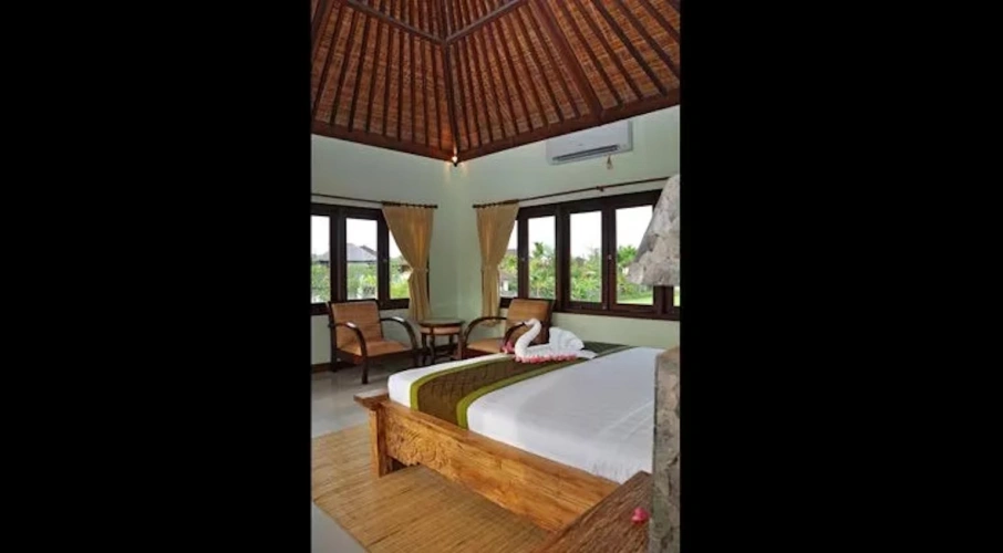 2 Bedrooms Villa