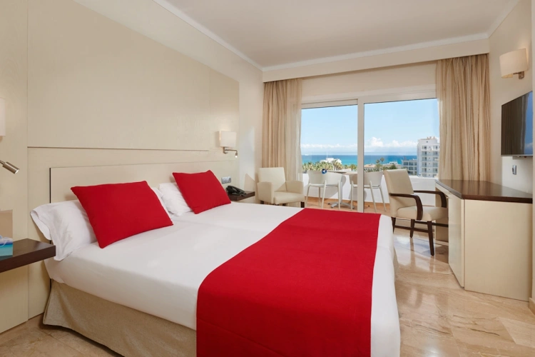 Twin room with sea view