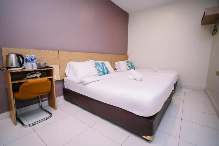 Standard (No Window) Triple room