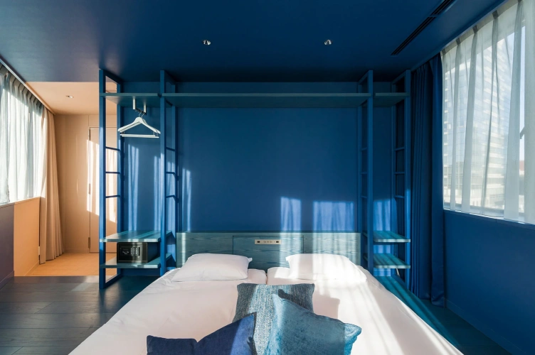 Corner Twin room