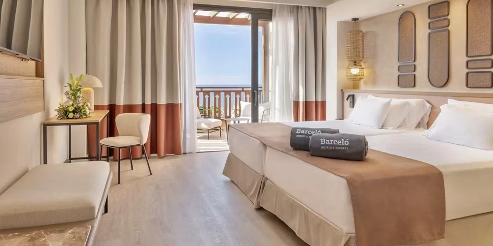 Deluxe room with sea view