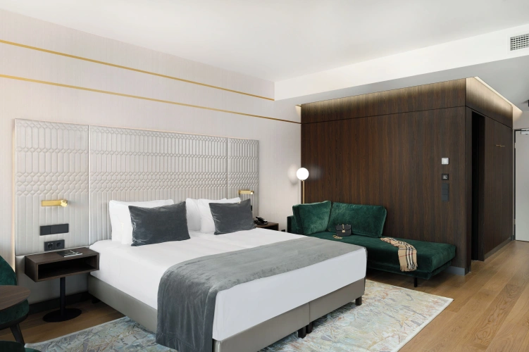 Double Emerald Suite