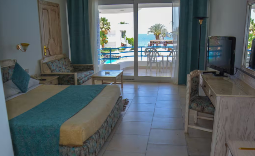 Standard Double room with pool view