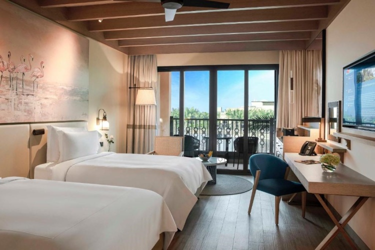 Twin room with balcony and with sea view