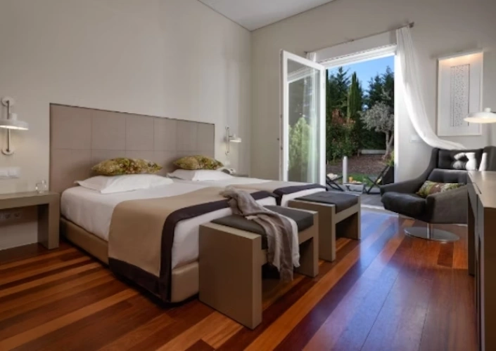 Classic Double room with balcony and with garden view