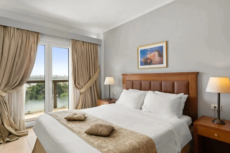 Suite with lake view