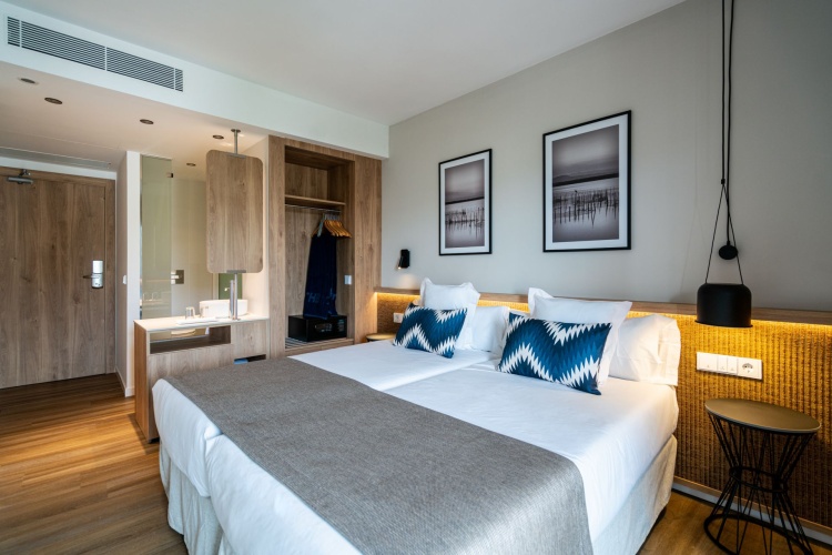 Twin room with balcony