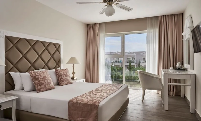 Double Junior Suite with pool view