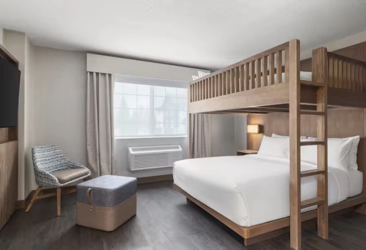 Sextuple Junior Suite