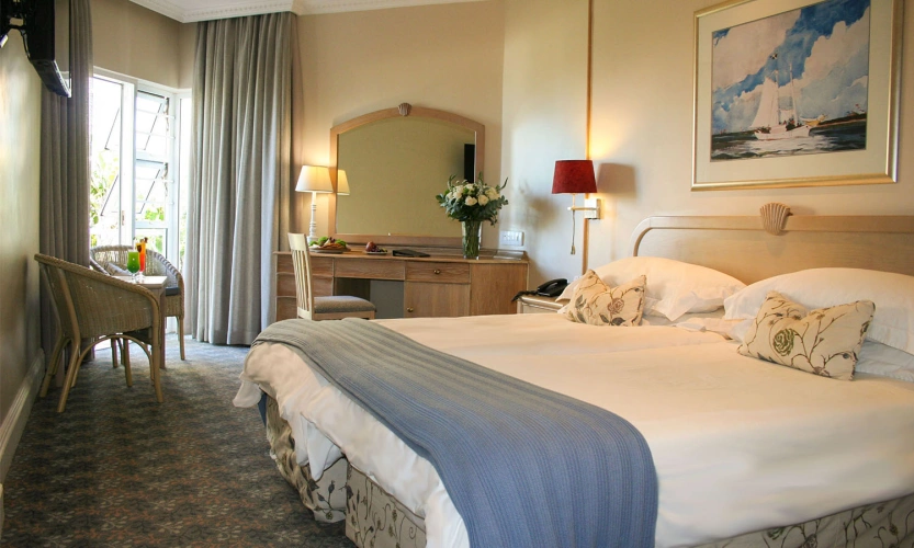 Double room with partial sea view