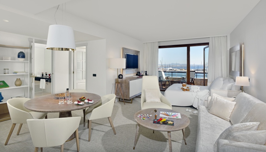 Master RedLevel Twin Suite with Sea and Cathedral View
