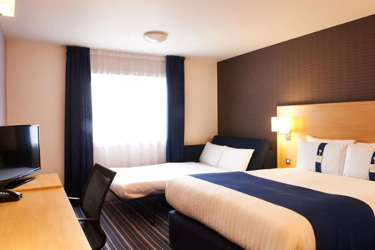 Holiday Inn Express Manchester Airport photo 10