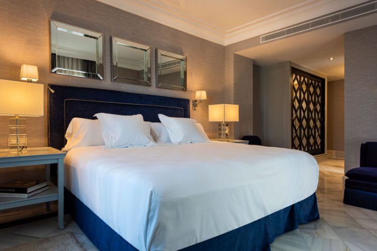 2 Bedrooms Luxury Apartment