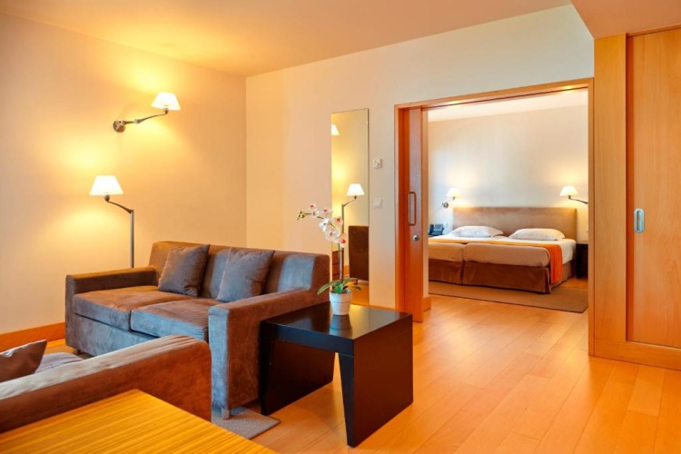 Premium Twin Apartment with side sea view