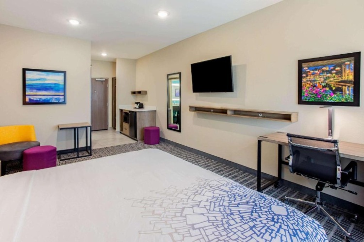 Deluxe Double Mobility/Hearing Accessible room