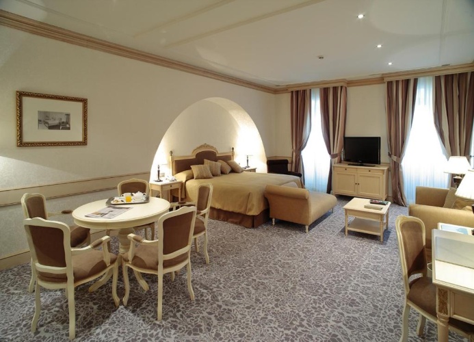 1 Bedroom Suite