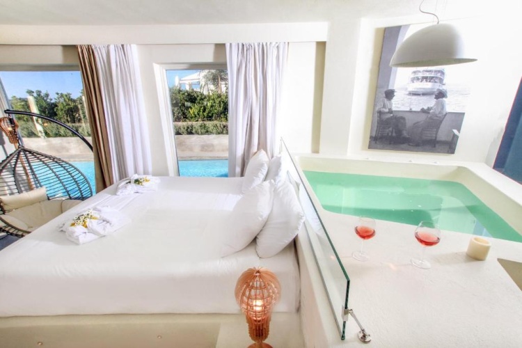 Infinity Pool Double Suite