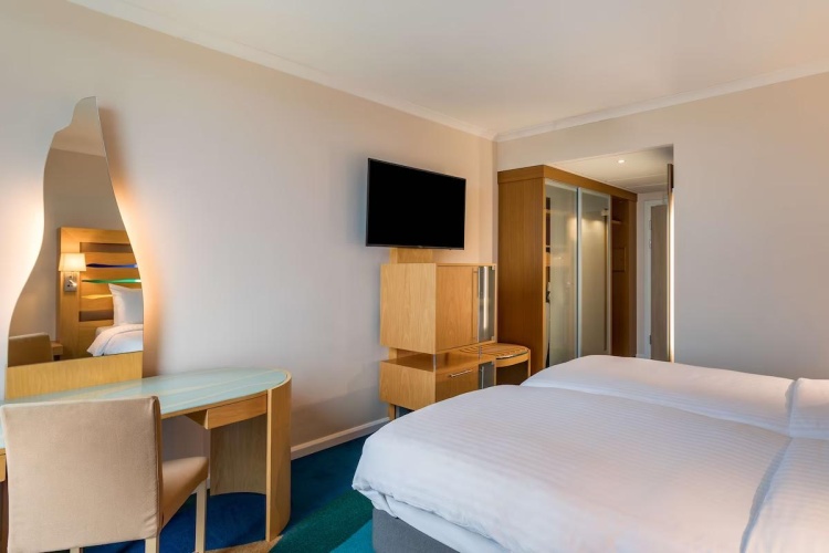 Standard Double room with runway view