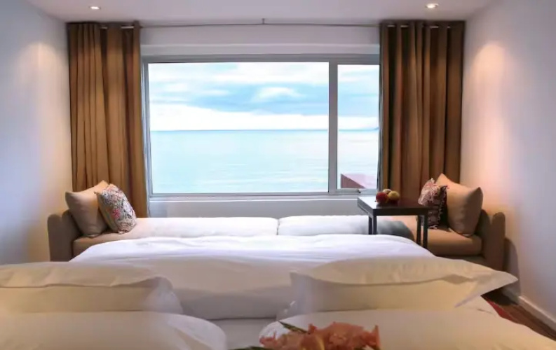 Explorer room