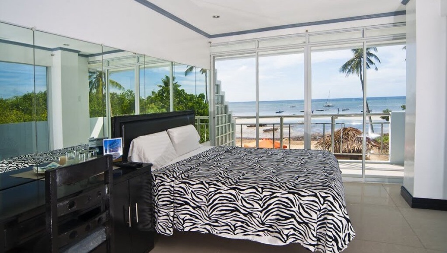 Deluxe Double Family Suite beachfront