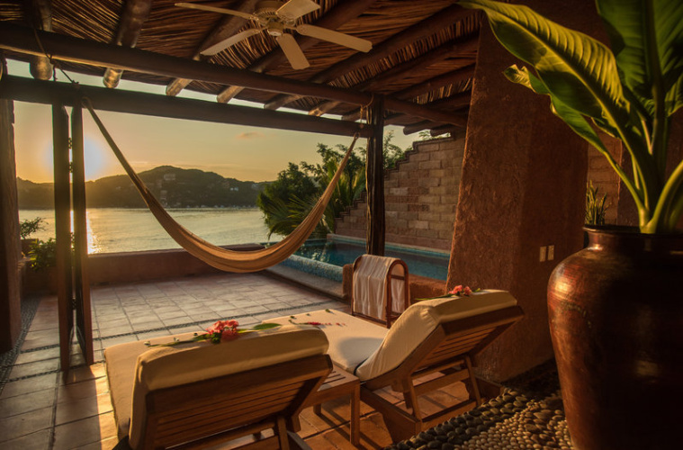 Master Pool Double Suite oceanfront