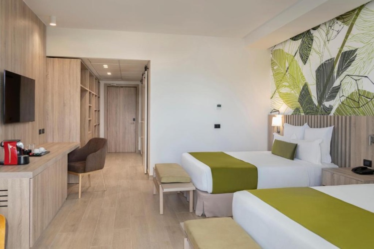 Twin Junior Suite with garden view