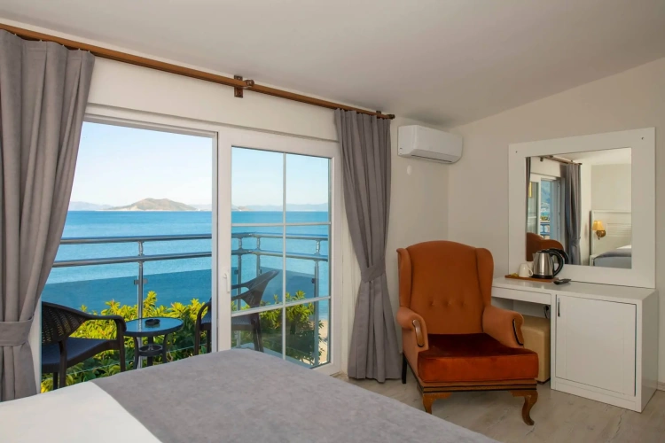 Triple room with sea view