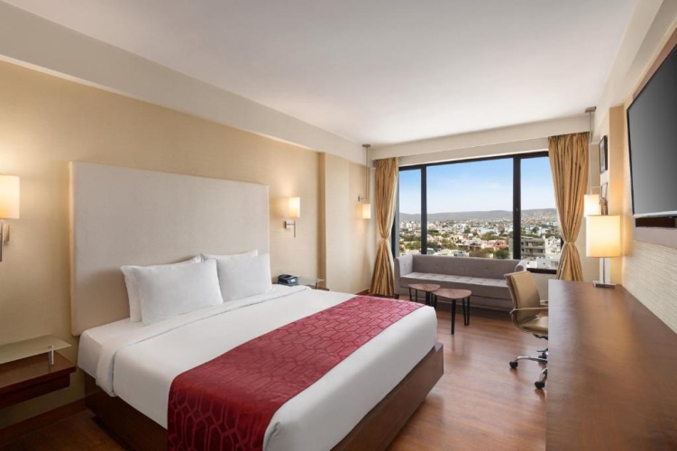 Premier Aravalli View Double room