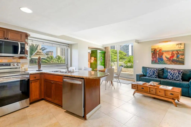 Luana Waikiki Hotel & Suites photo 14