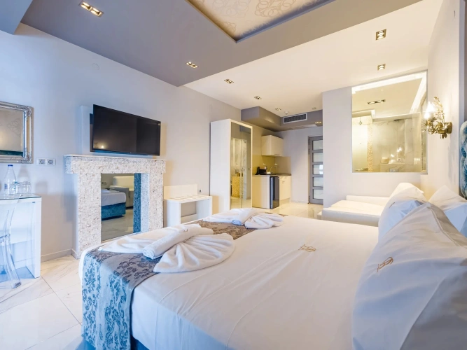 With Indoor Jacuzzi Double Suite with sea view