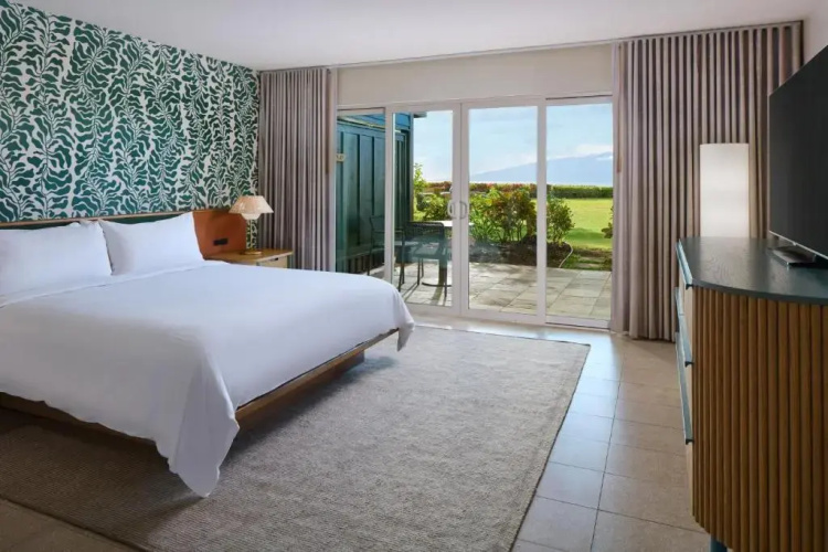 Royal Lahaina Resort & Bungalows