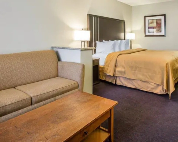 1 Bedroom Sextuple Suite
