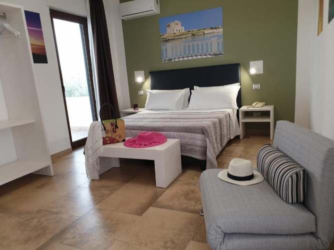 Standard Triple room