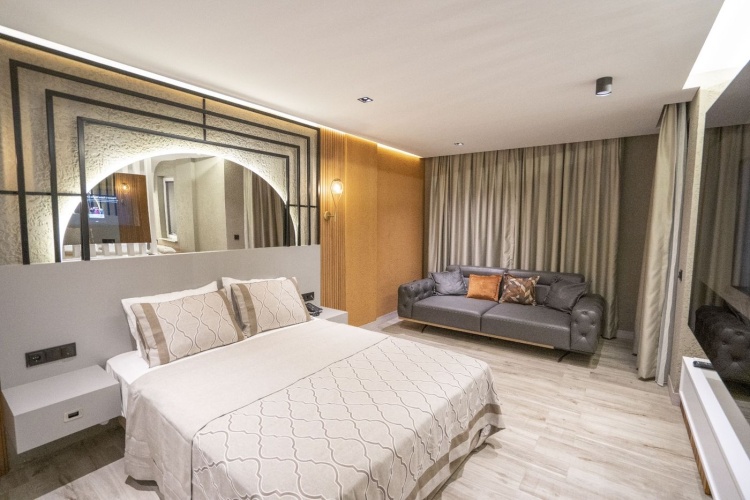 Elegance with Jacuzzi Double Suite