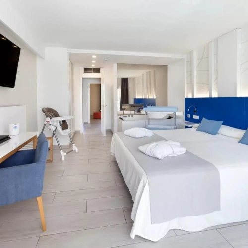Family Suite with pool view