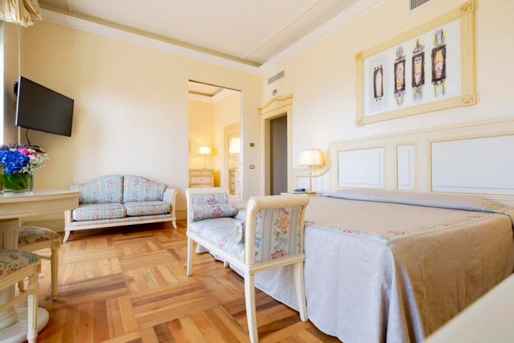 Prestige Quintuple Family Suite