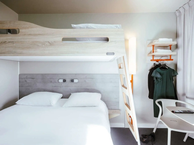 Standard Triple room