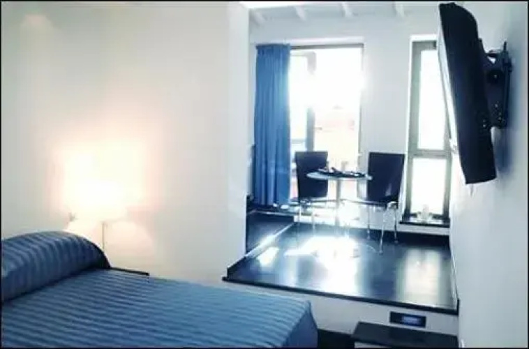 Alex Inn